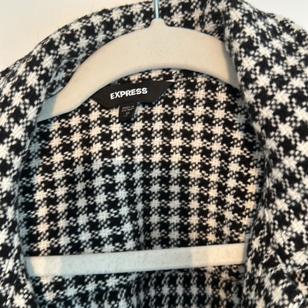 Express Shacket - Picture 2 of 3